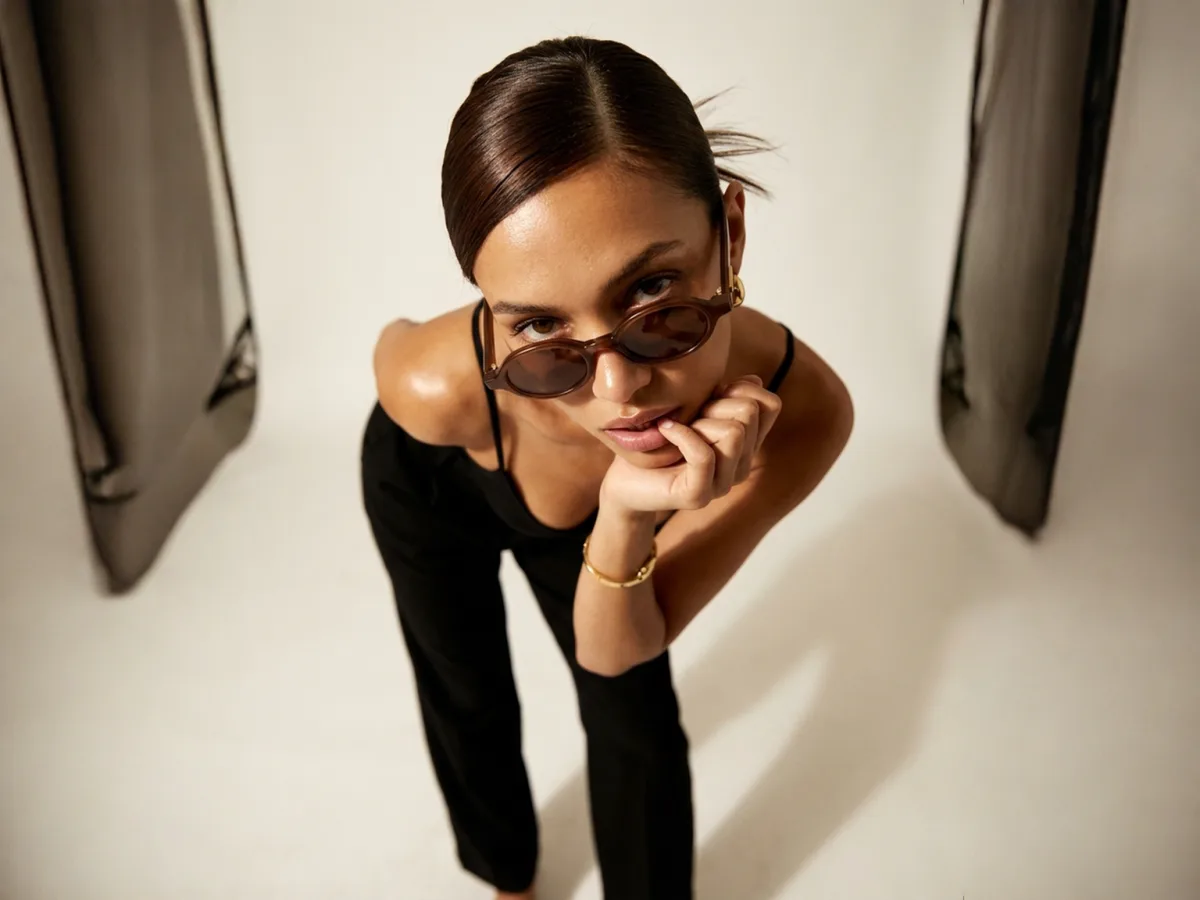 The same image expanded to 4:3 by Expand: the studio continues on both sides, the model and the sunglasses untouched